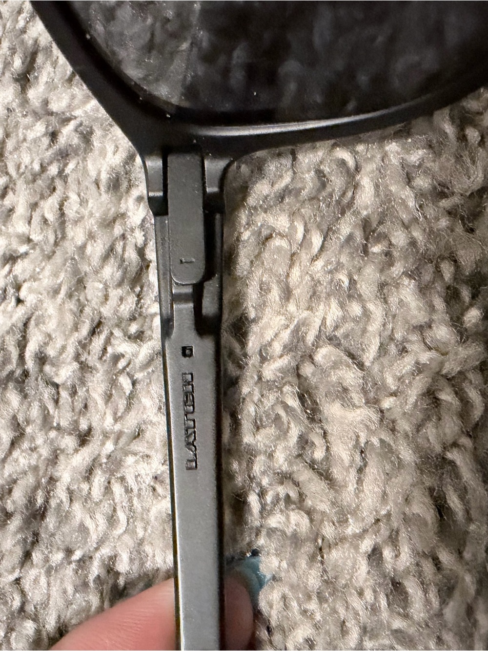 Oakley Latch Sunglasses - Classic Round Frame - Picture 4 of 4